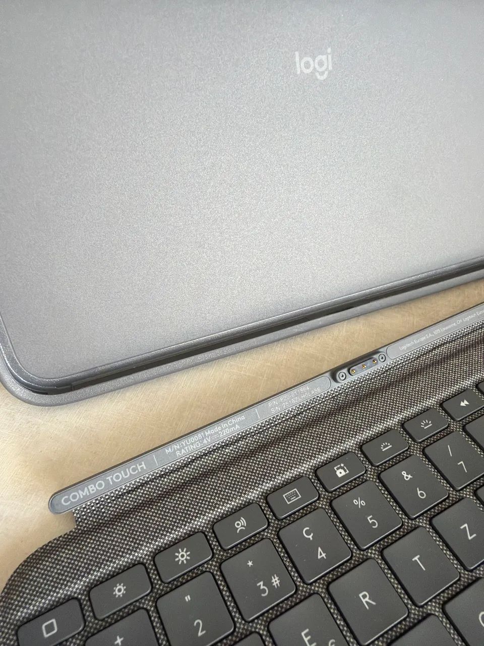 Case teclado logitech combo touch ipad 10 geração e A16 - Foto 2