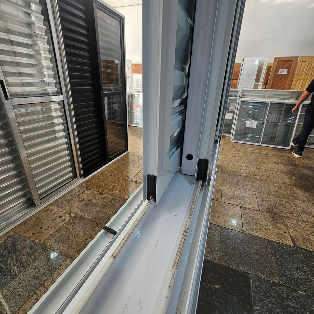 JANELAS DE ALTO PADRÃO - JANELAS VENEZIANA DIRETO DA FÁBRICA  (LINHA PREMIUM) - Foto 6