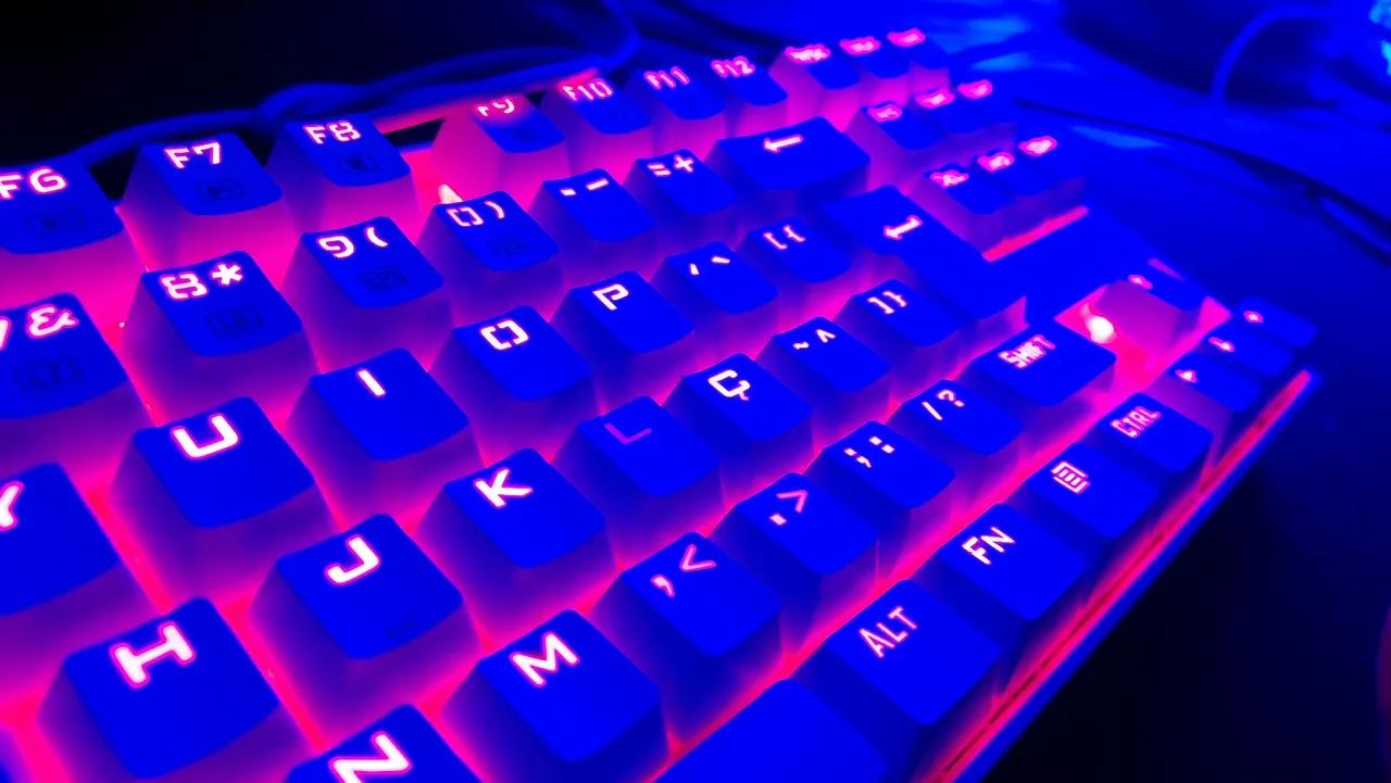 Teclado Mecânico Redragon Kumara Branco + Brinde - Foto 4