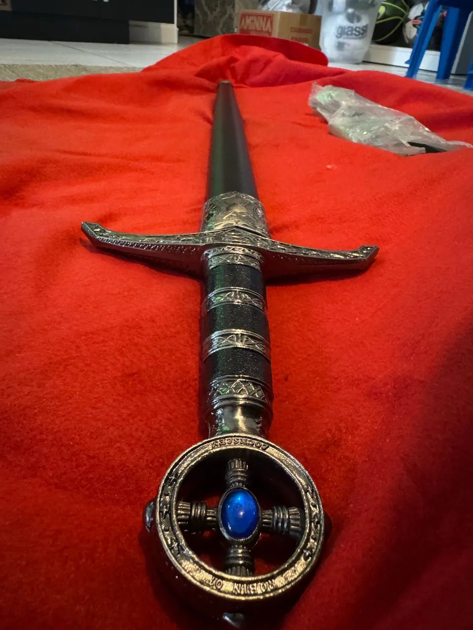 Espada Medieval Decorativa com Bainha e Pedra Azul - Foto 2