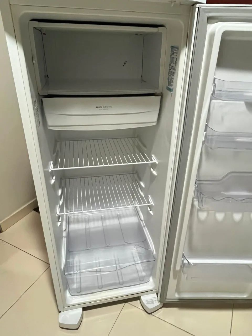 GELADEIRA ELETROLUX (BEM CONSERVADA) - Foto 2