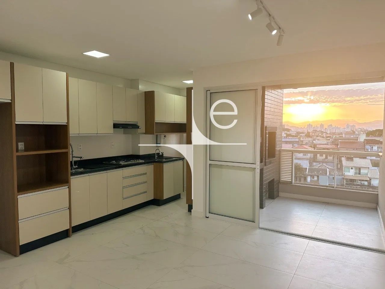 Apartamento de 2 quartos no Estreito, Florianópolis