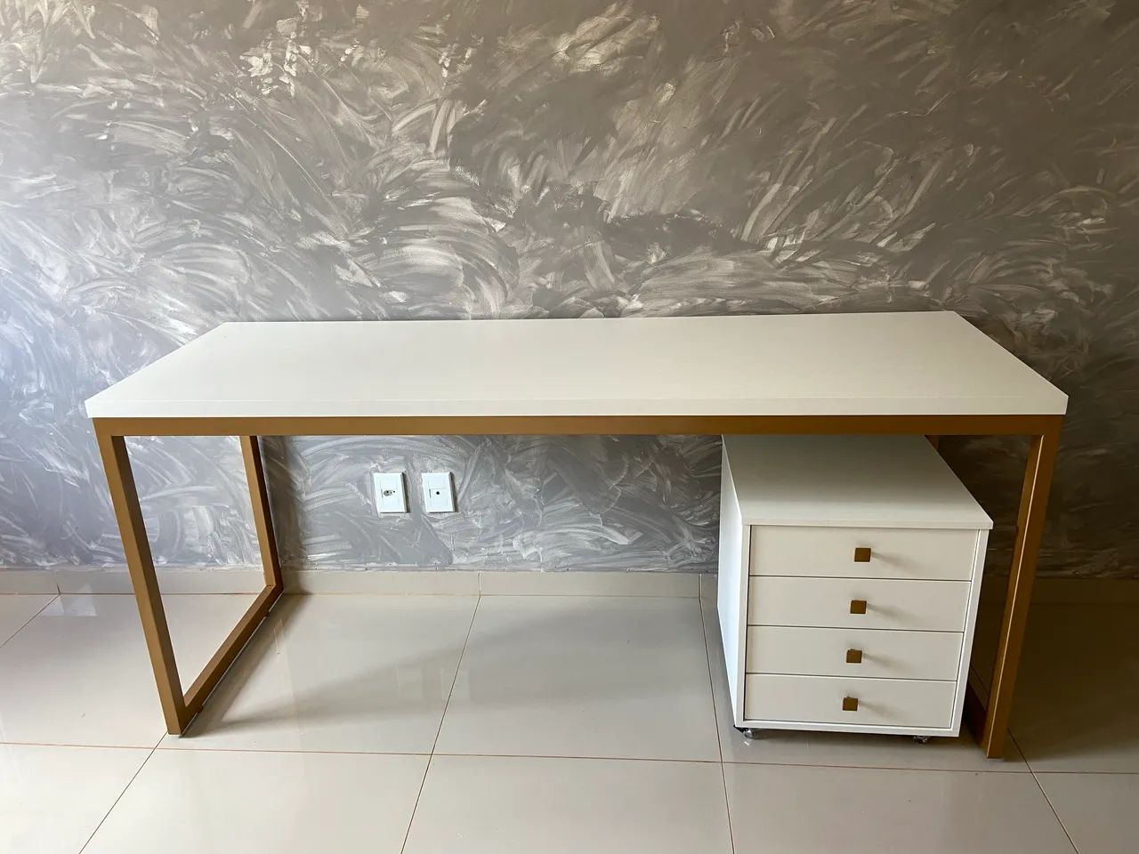 MESA ESCRITÓRIO 1,80M COM GAVETEIRO 4 GAVETAS 