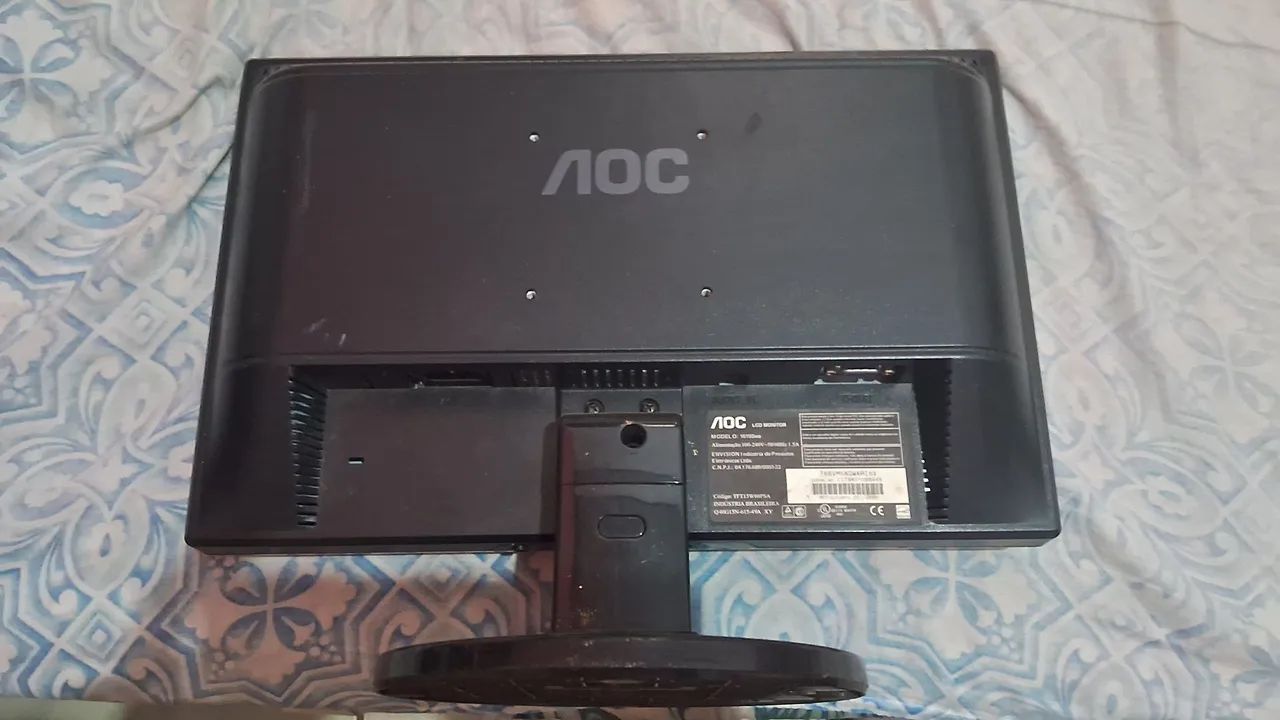 Monitor antigo 14p  com detalhe leia - Foto 4