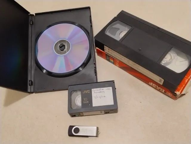 Claudio Barbosa - Digitalização de Fitas de Vídeo VHS, VHS-C, 8mm