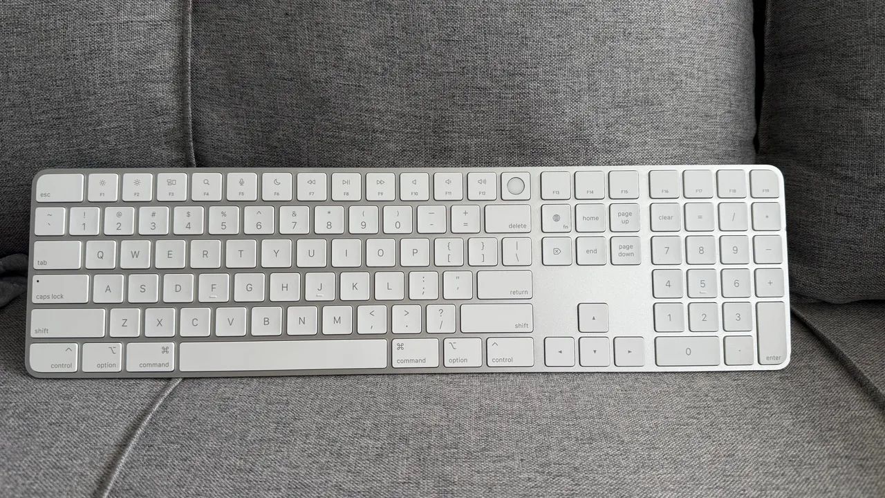 Apple Magic Keyboard Original com Touch ID e Teclado Numérico