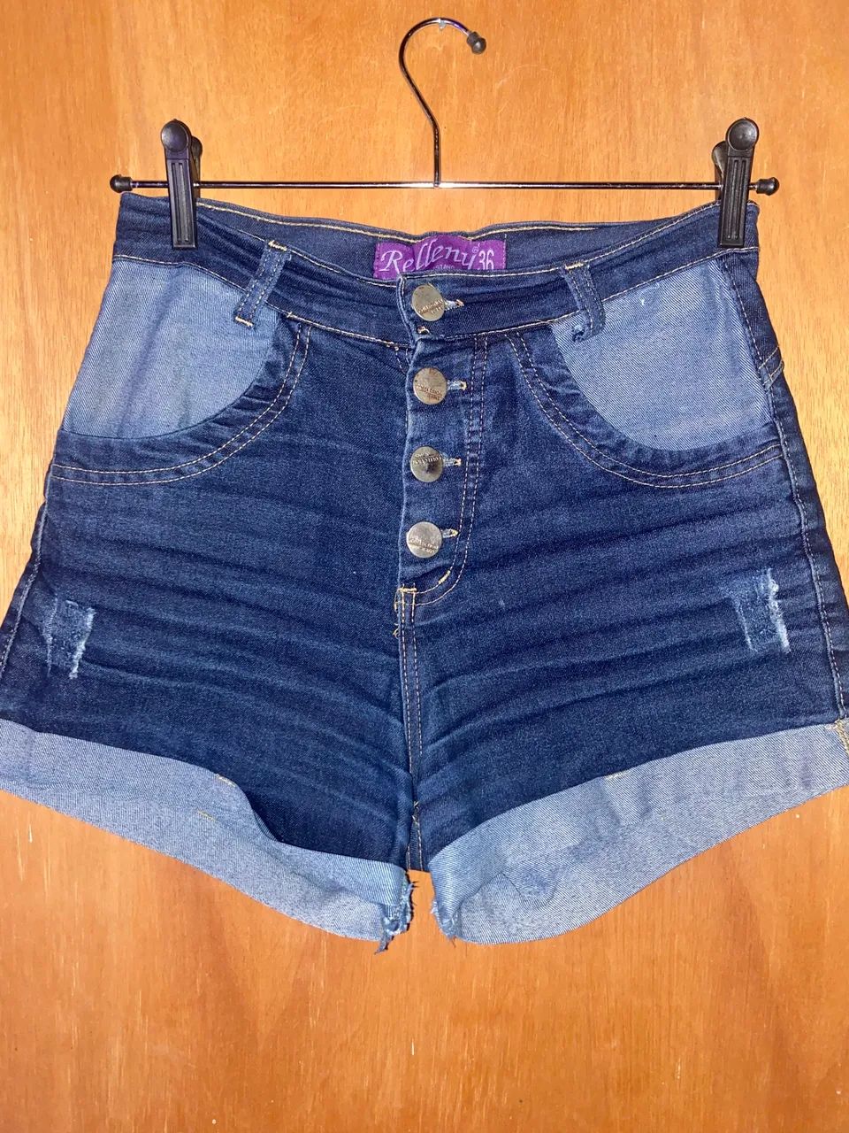 Short jeans com botões 