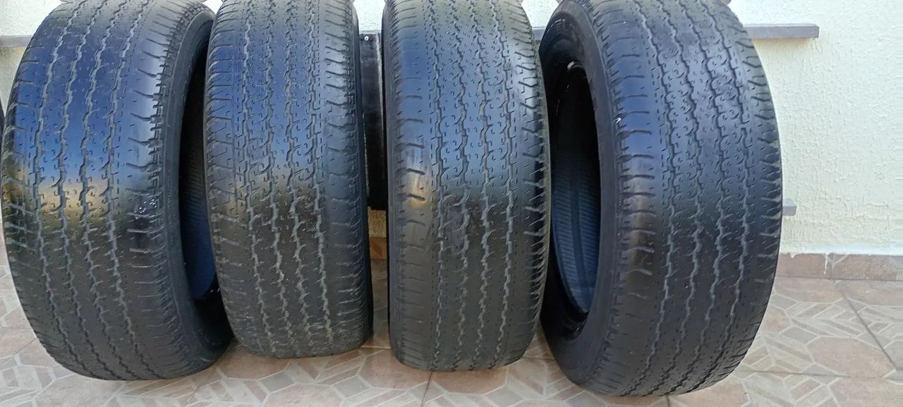 4 pneus 265/60R18 Bridgestone  - Foto 4