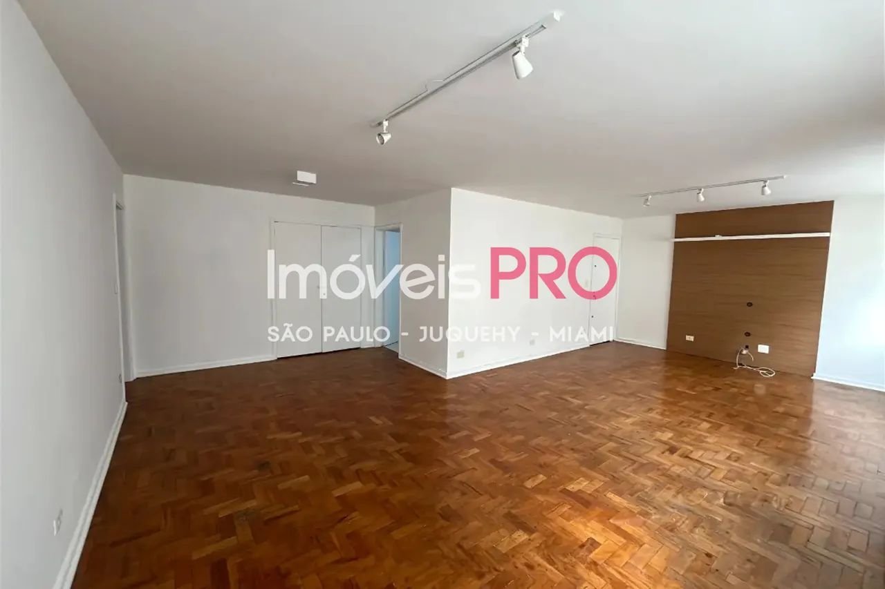 Apto de 155m² com 3 dorm sendo 1 suíte e 1 vaga no Itaim Bibi.