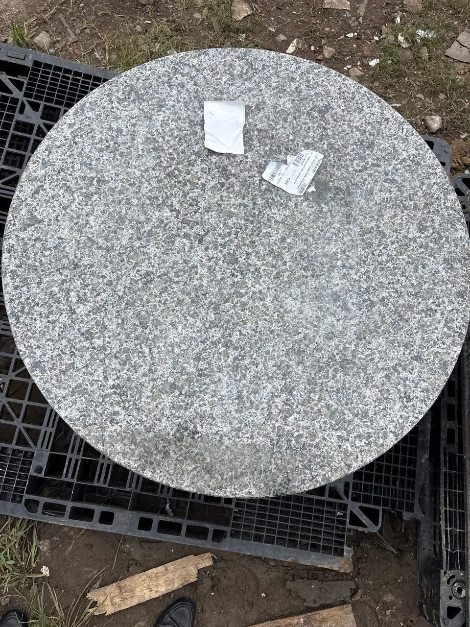 Mesa redonda de granito!