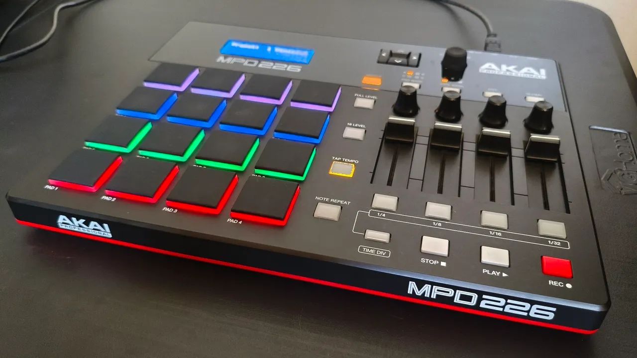 Controlador Midi Akai MPD 226 - Foto 2