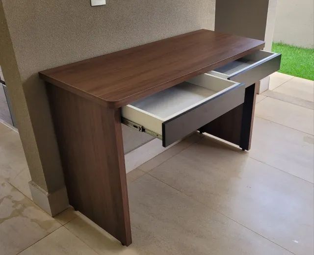 Desk with 2 Drawers