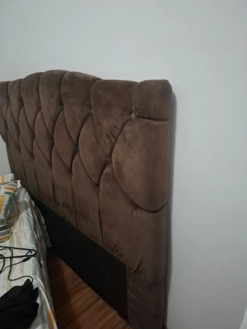 Cabeceira estofada marrom cama queen - Foto 3