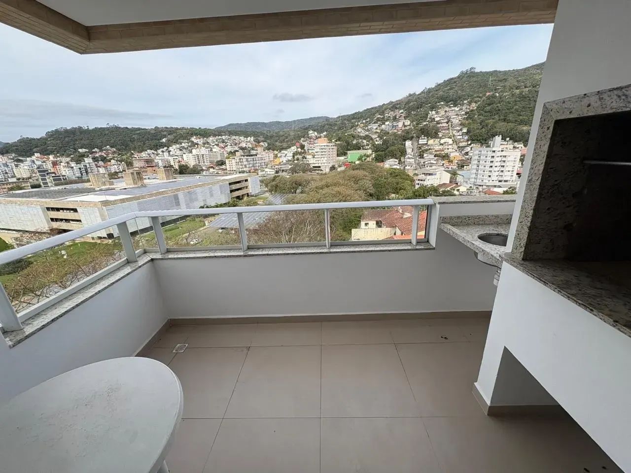 Excelente oportunidade próximo a UFSC! 2 quartos, 2 vagas! - Foto 2