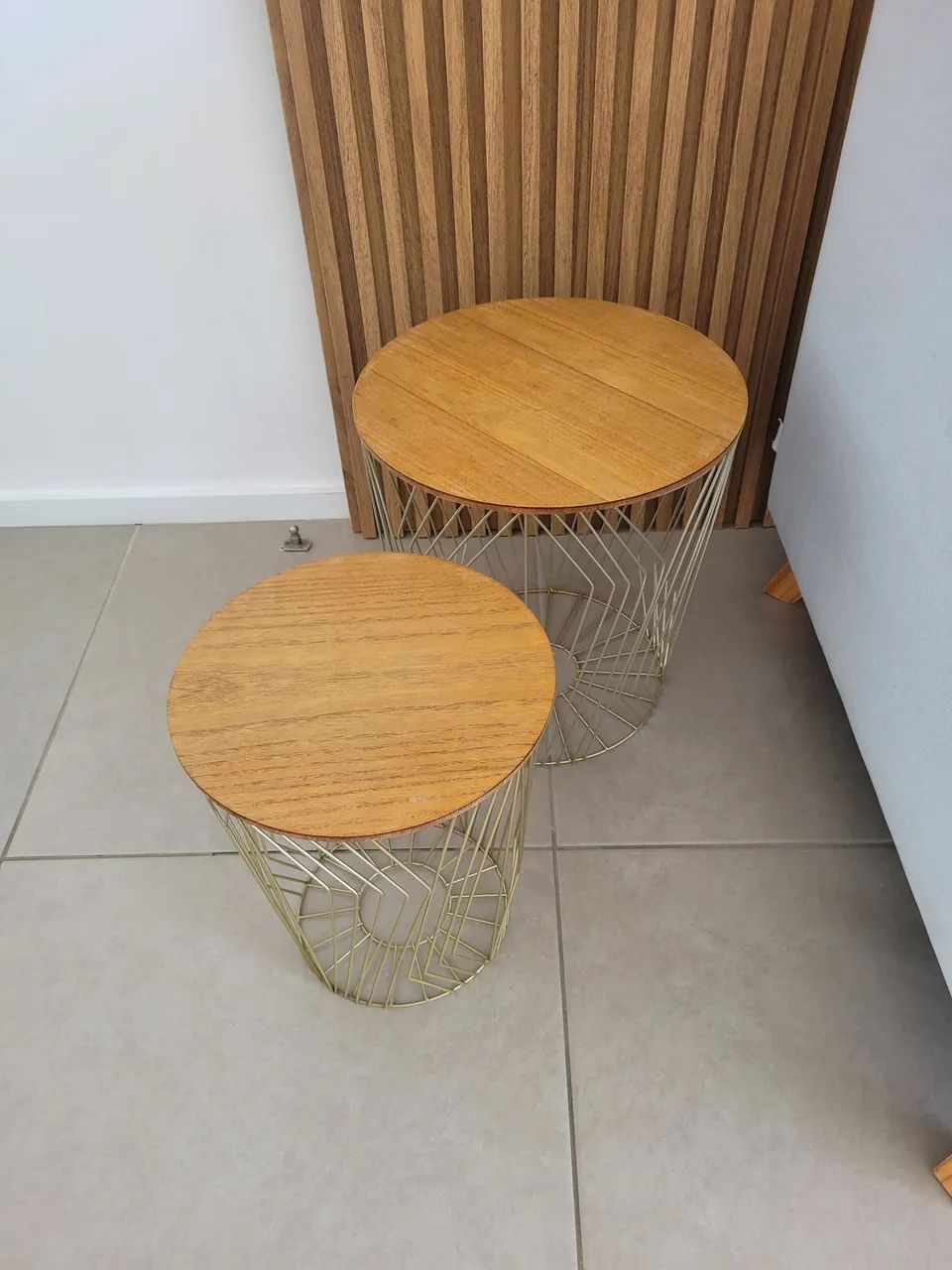 CONJUNTO com 2 Mesas Laterais Aramadas Douradas - Decorar't - Foto 2