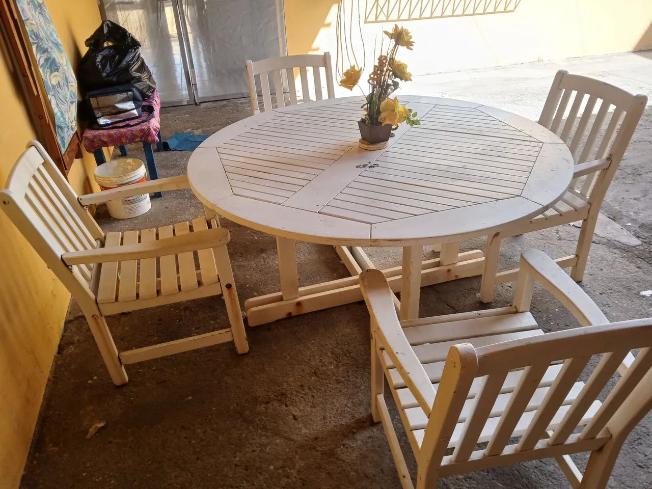 Vendo mesa redonda de madeira - Foto 3