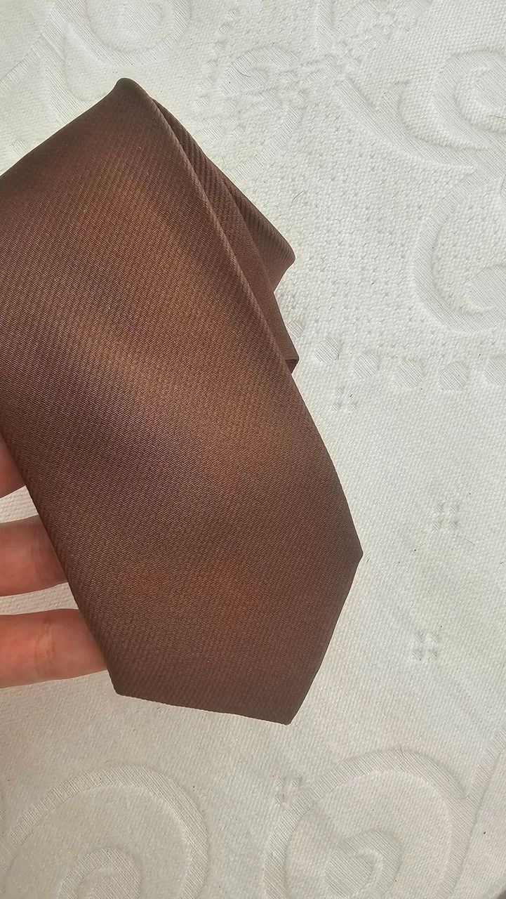 Gravata slim marrom riscadinha<br>\