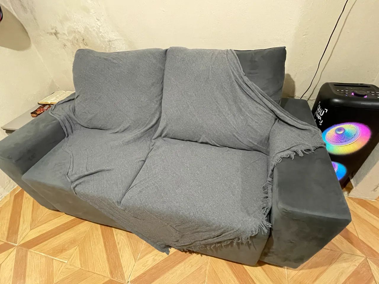 Sofá retrátil dois lugares469162018724925440