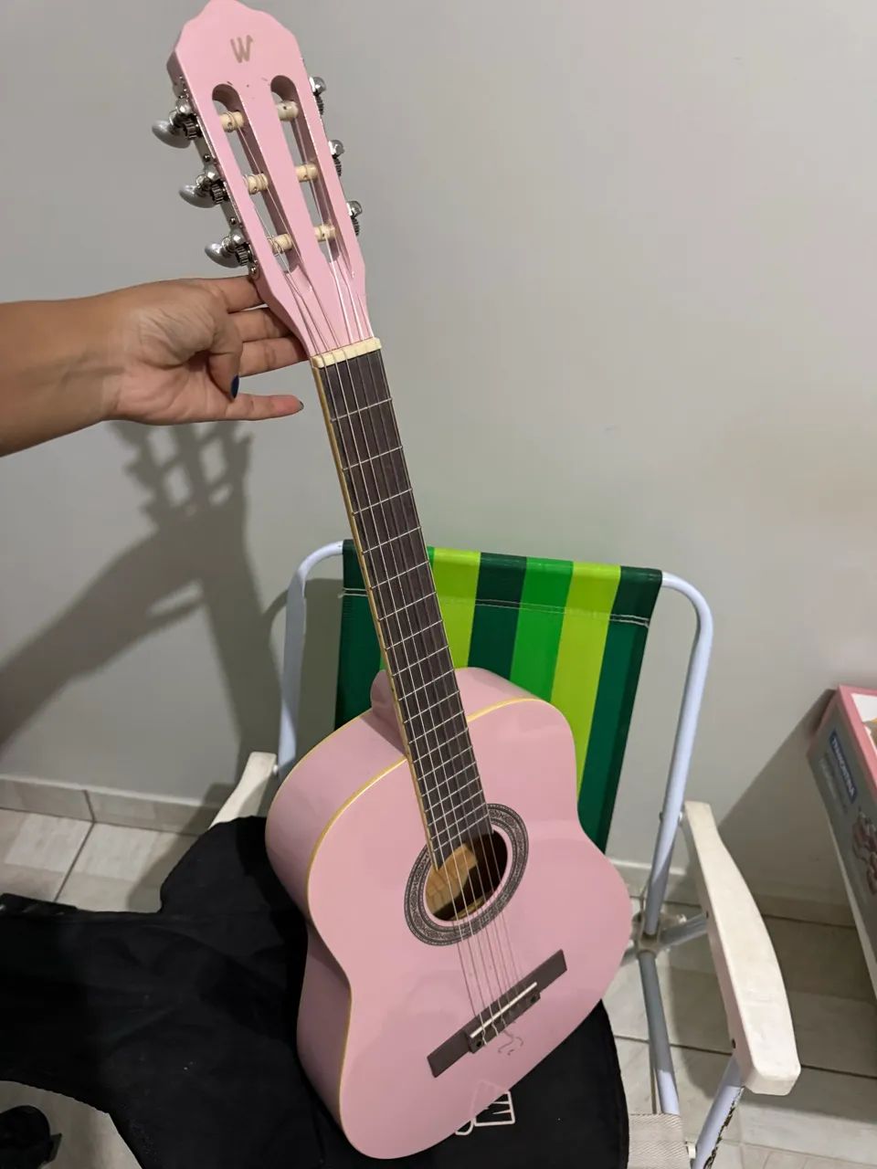 Violão rosa 