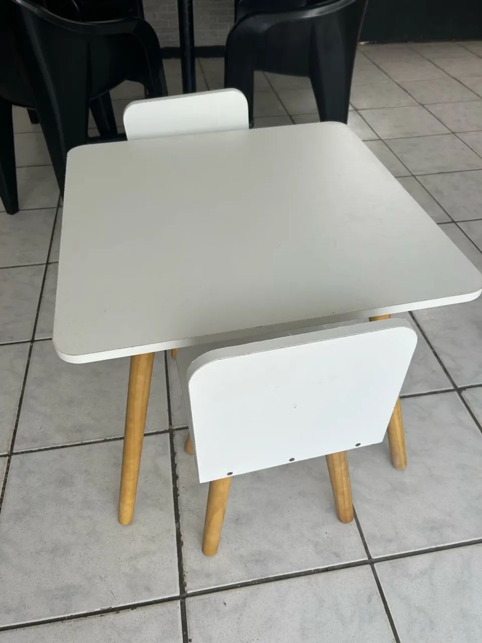 Mesa infantil com duas cadeiras  - Foto 3