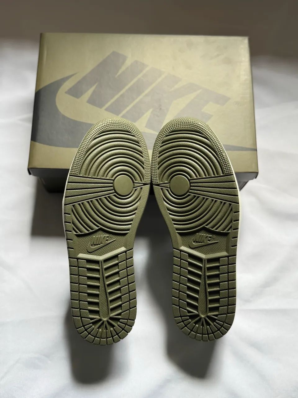 Air Jordan 1 Low OG Medium Olive (39) - Foto 4