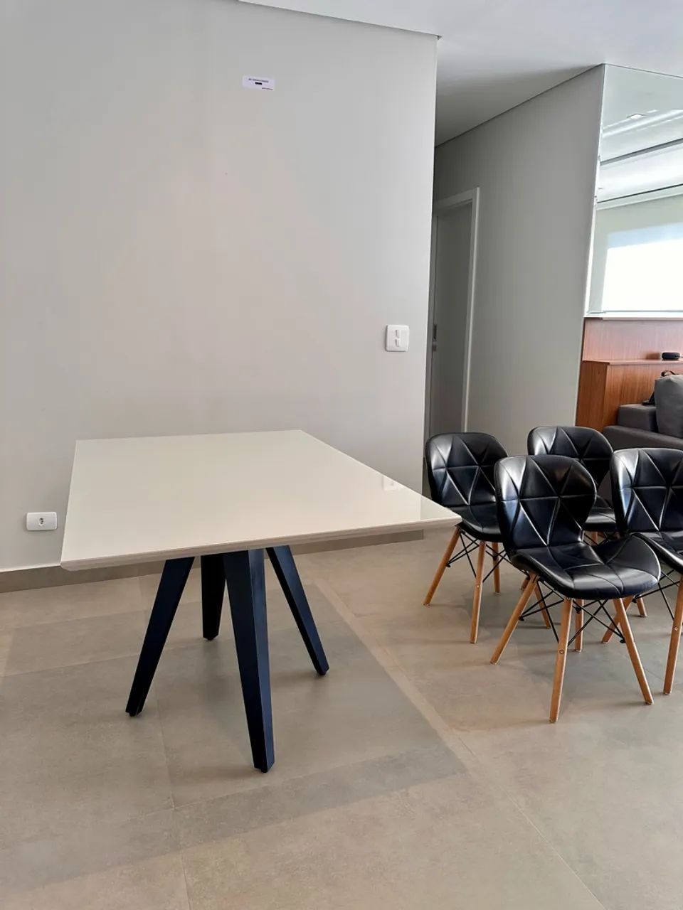 Mesa de jantar com cadeiras