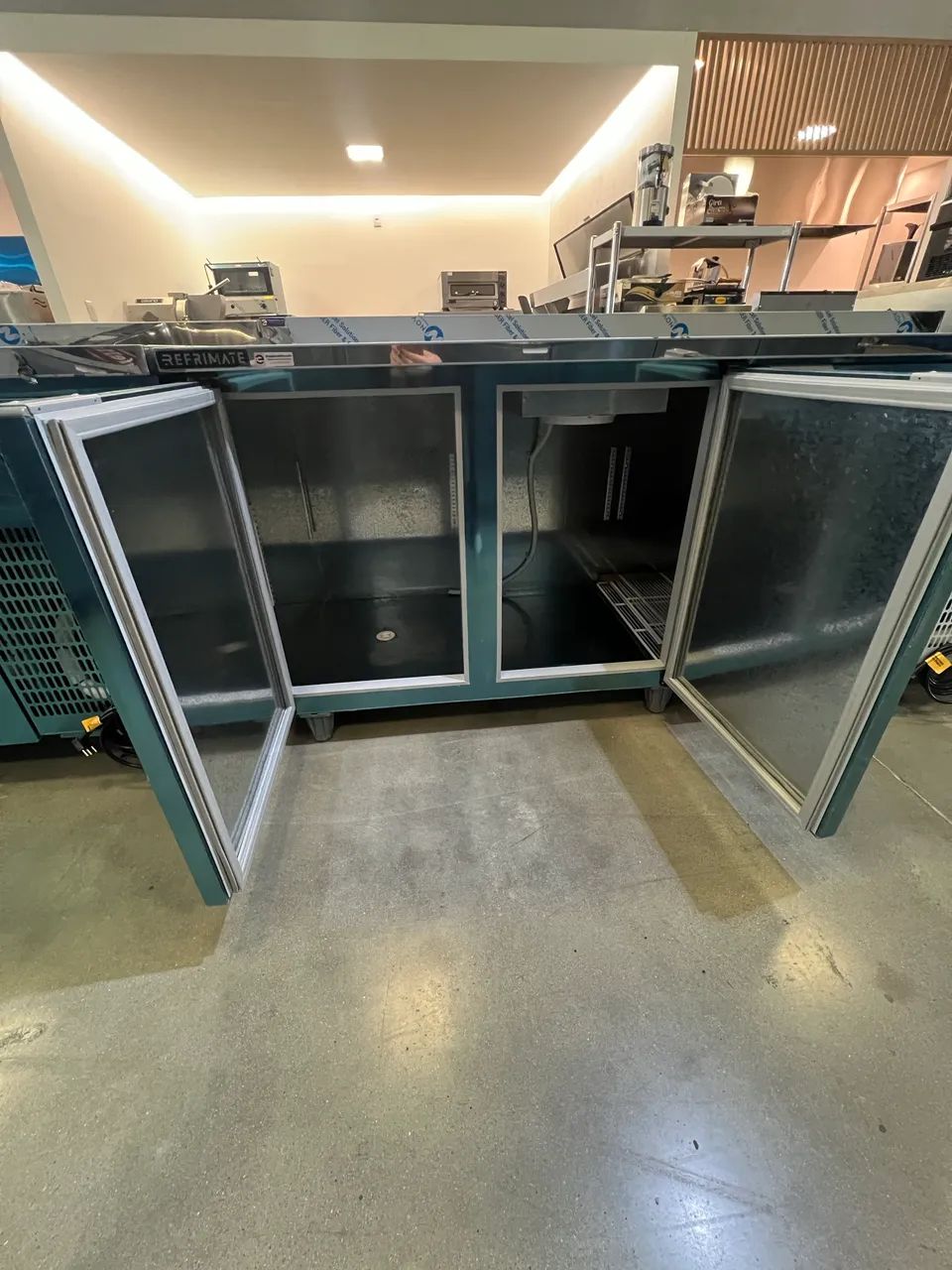 Balcão/bancada de serviço refrigerada 2m total inox - pronta entrega  - Foto 2