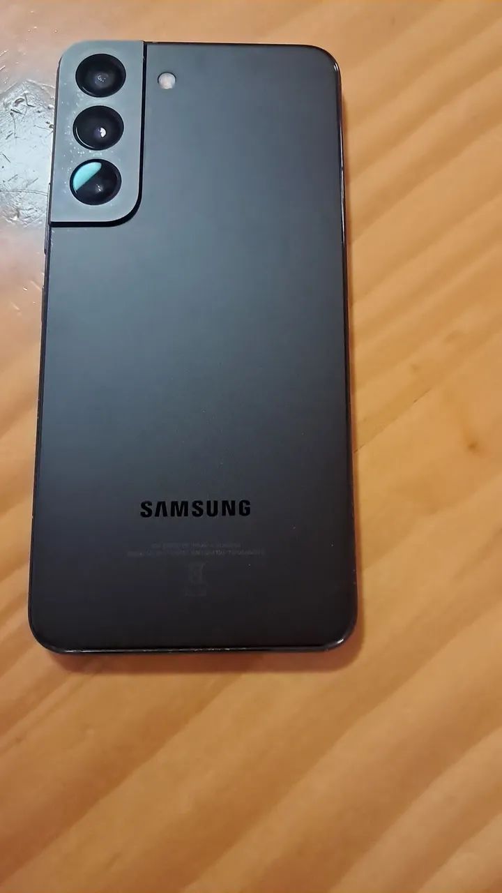 Celular Samsung S22 com detalhe - Foto 4