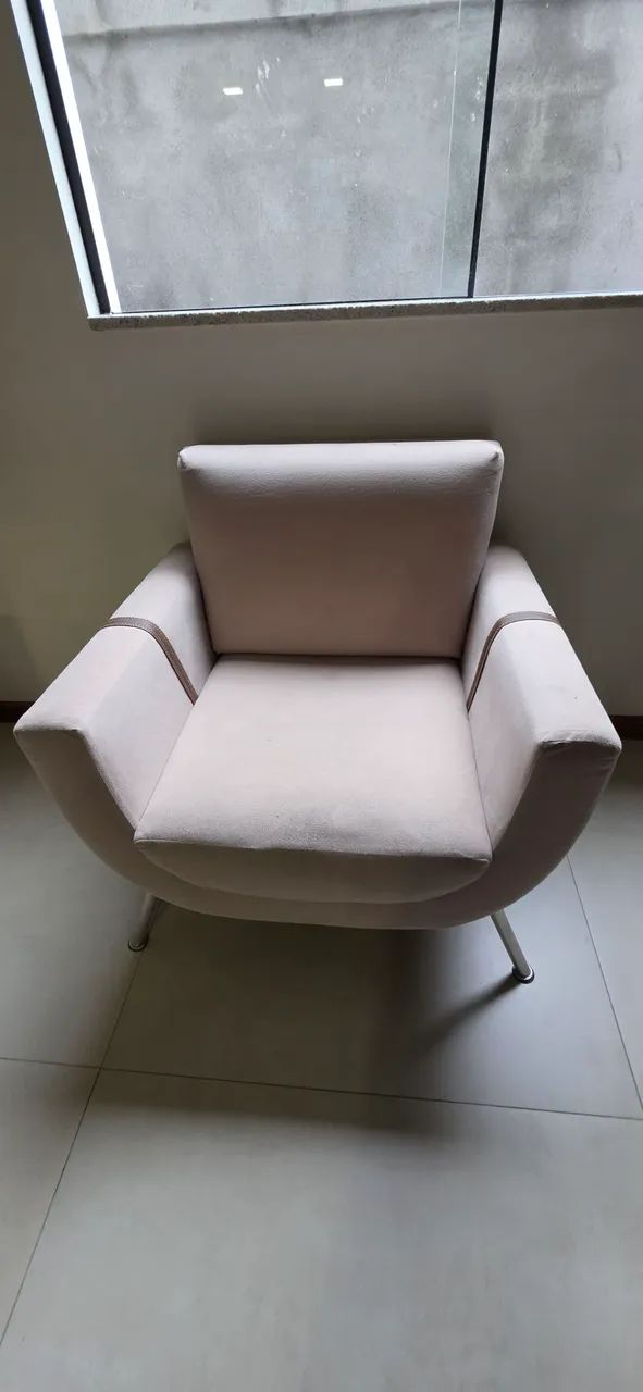 Par de Poltronas Decorativas Bege - Reformadas Recentemente