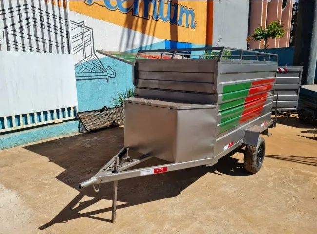 Carretinha baú fechado 2, 50 mt comprimento por 1,20 de largura por 1,20 de altura $ $8,70 - Foto 3
