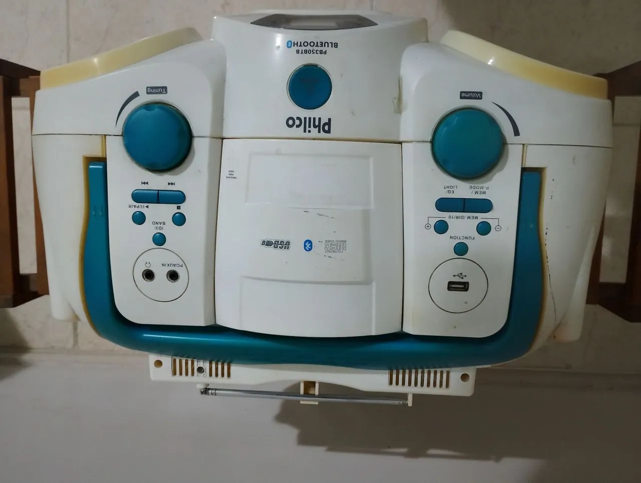Caixa de som Philco bluetooth PB350BTB modelo old white - Foto 2