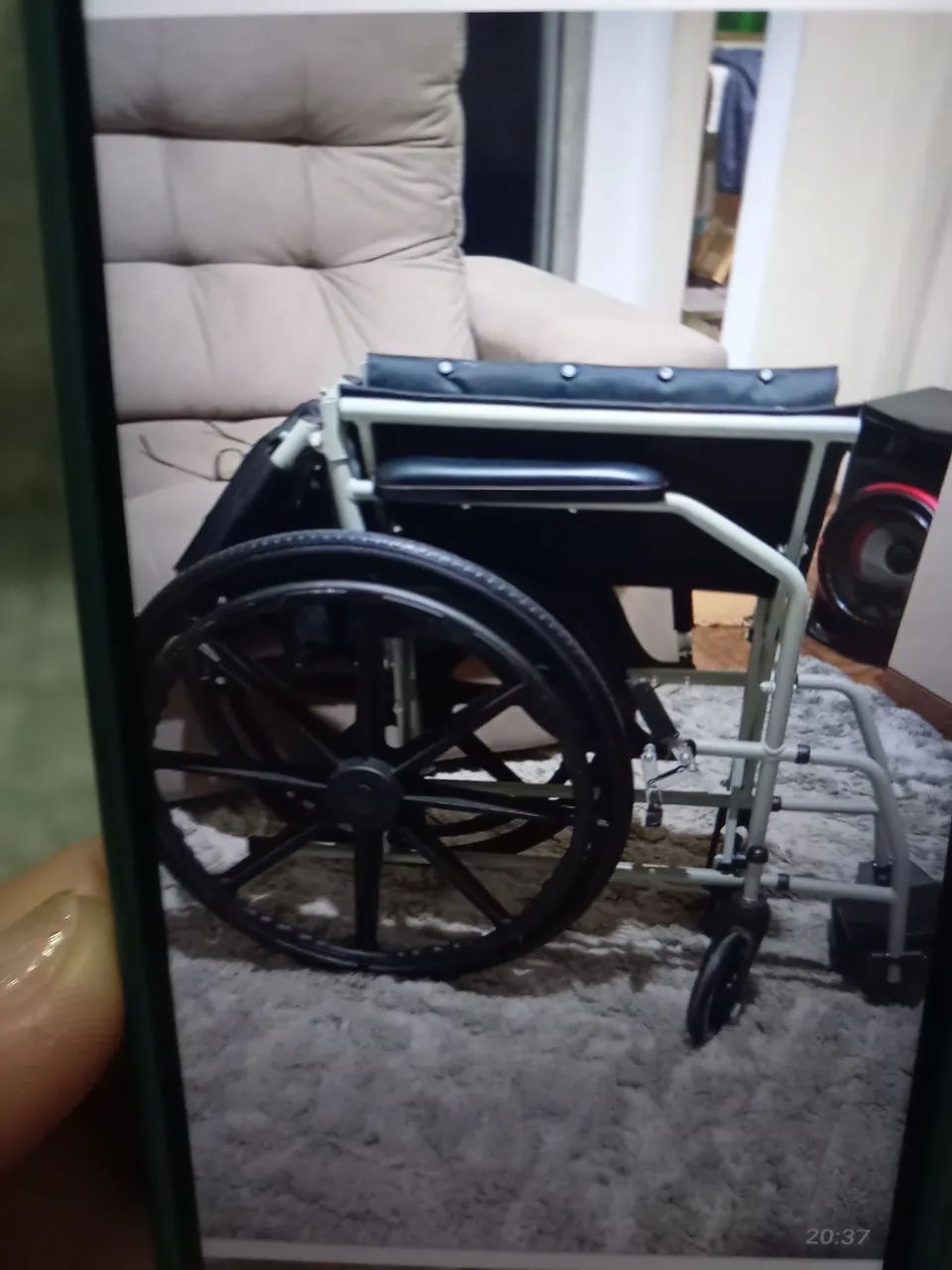 Vendo cadeira de roda nova! - Foto 2