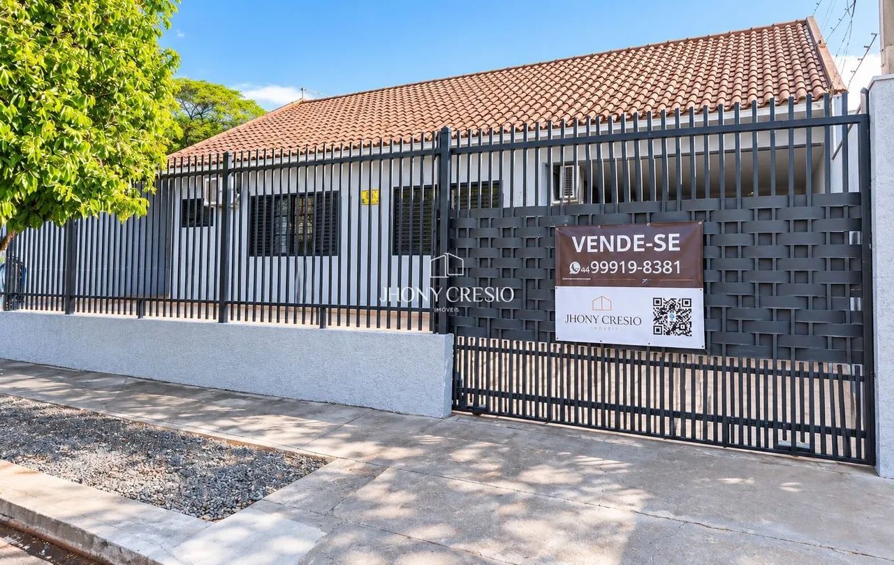 Casa à venda com edícula e piscina.