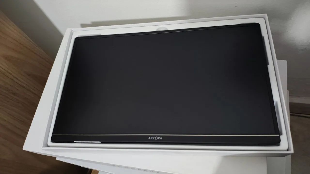 Monitor zarpo 60hz 16 polegadas semi novo