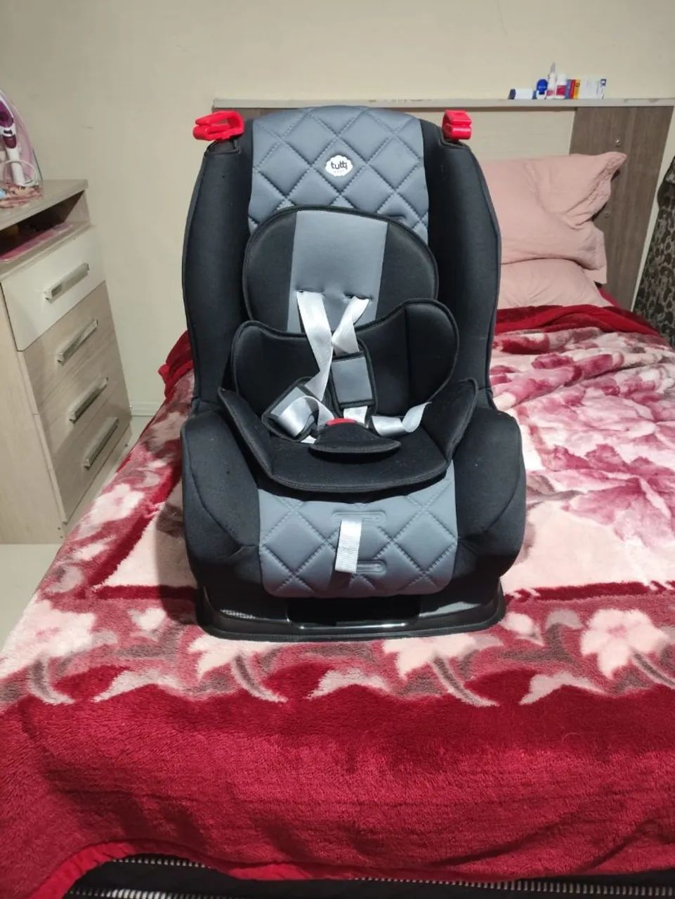 Vendo cadeirinha de carro nova