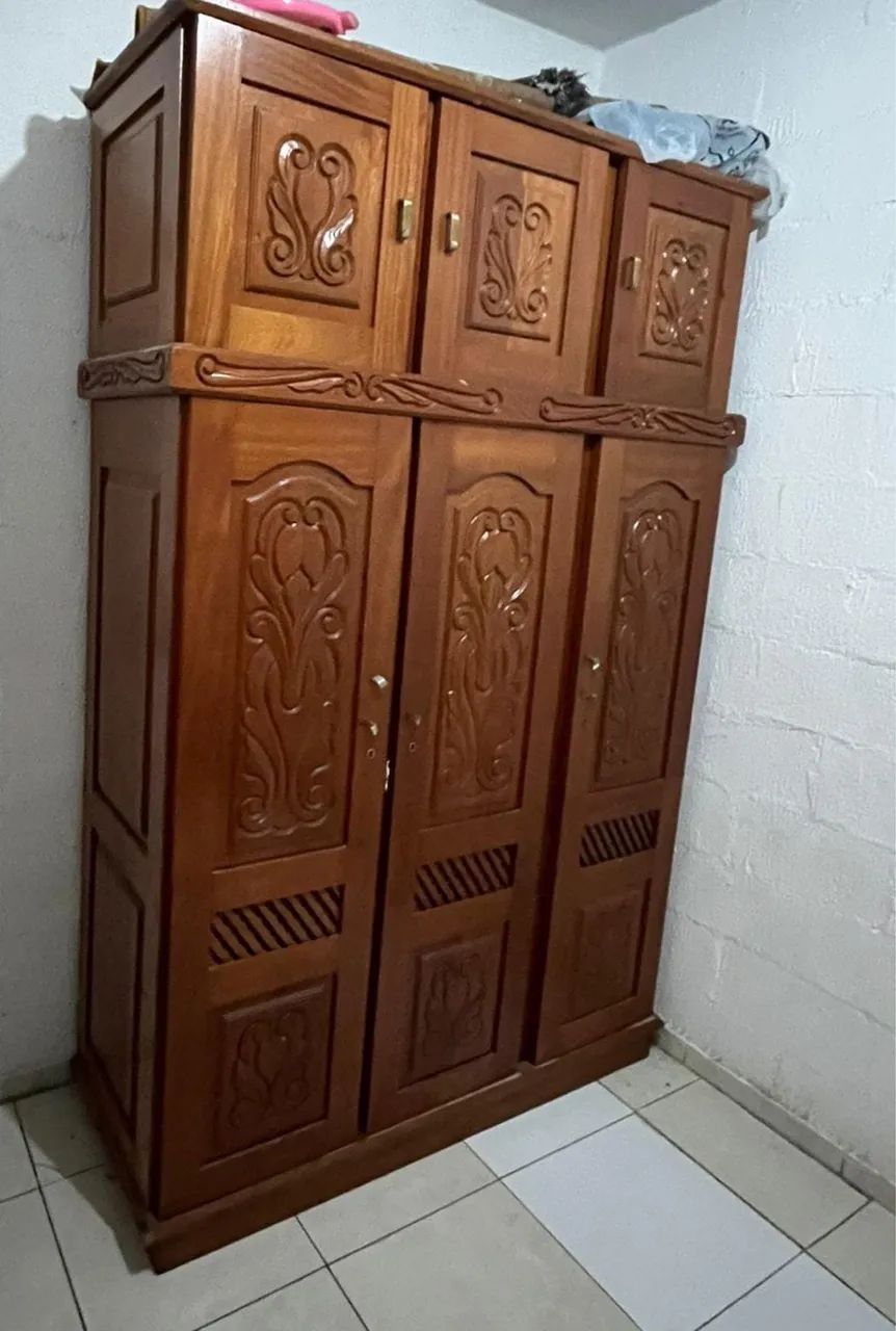 Guarda roupa de madeira original  - Foto 2