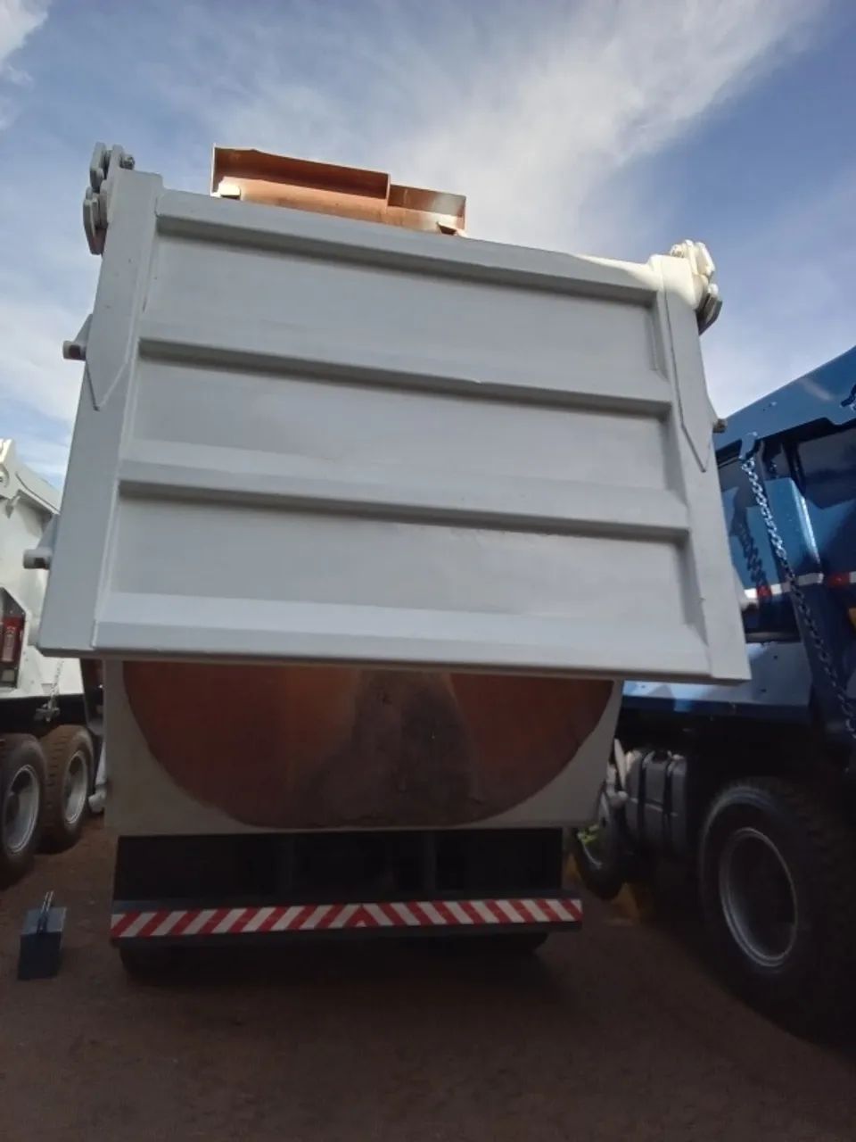 CAMINHÃO BÁSCULA 8X4 40TON - Foto 3