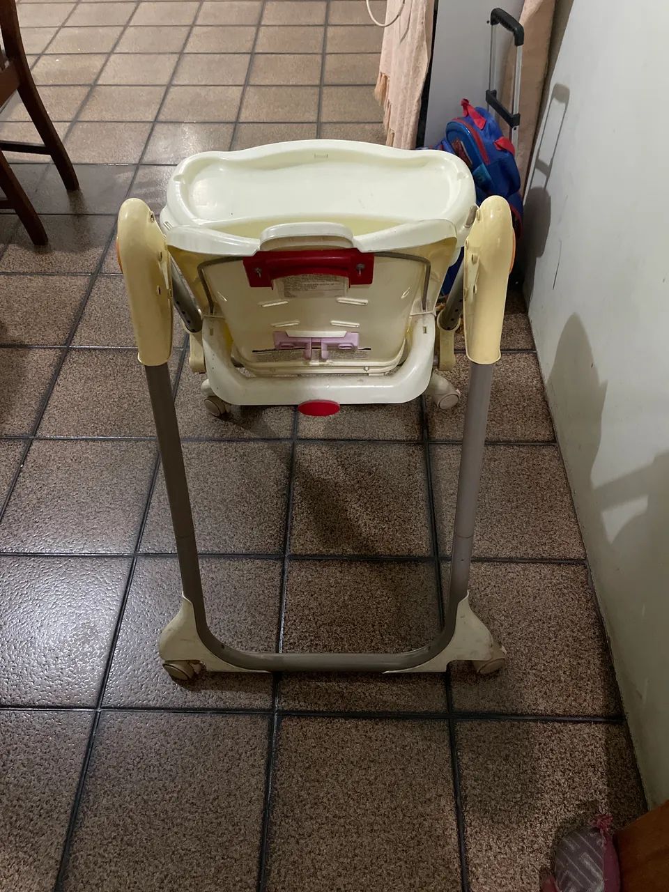 Cadeira de Alimentação de Bebê Usada em Bom Estado - Foto 3