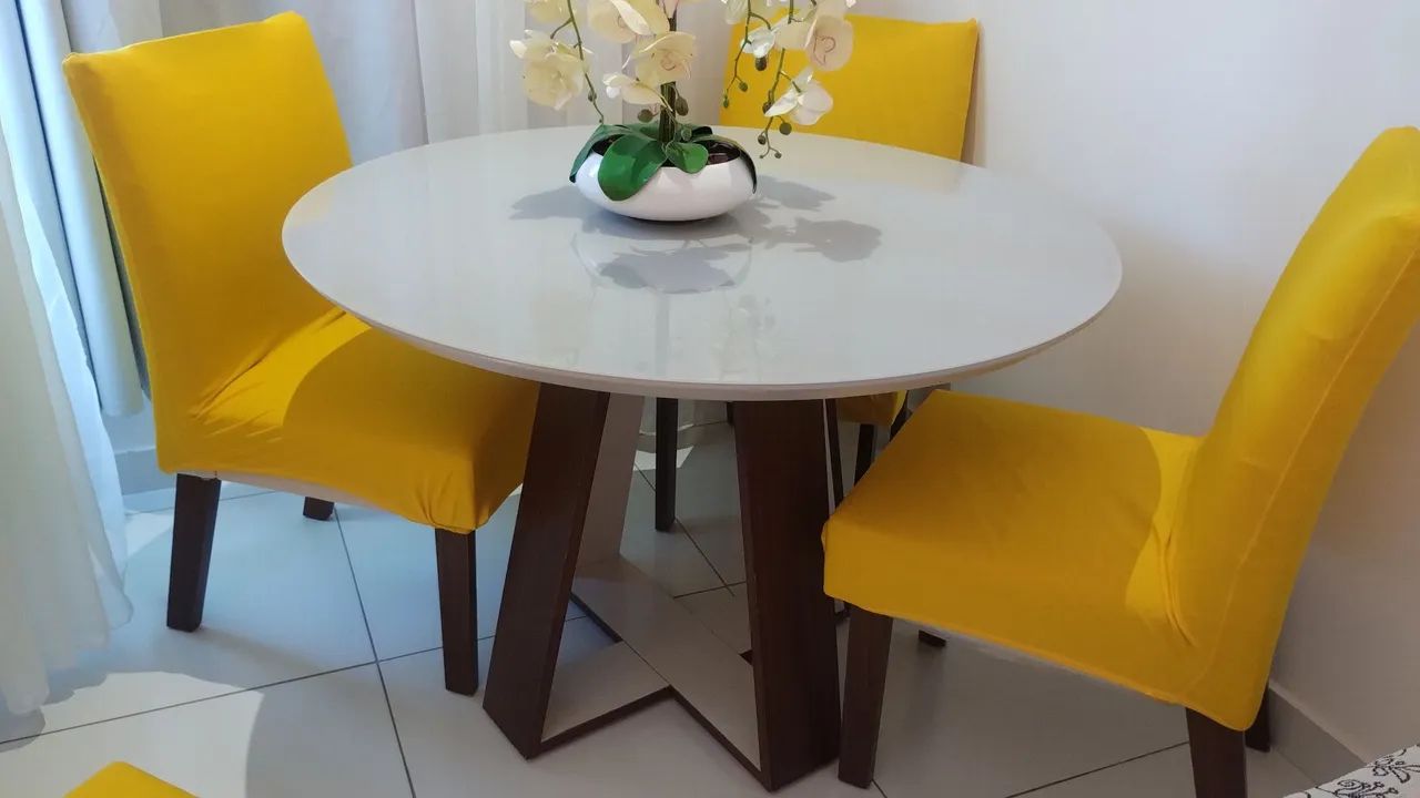 Vendo mesa com 4 cadeiras em ótimo estado  - Foto 4
