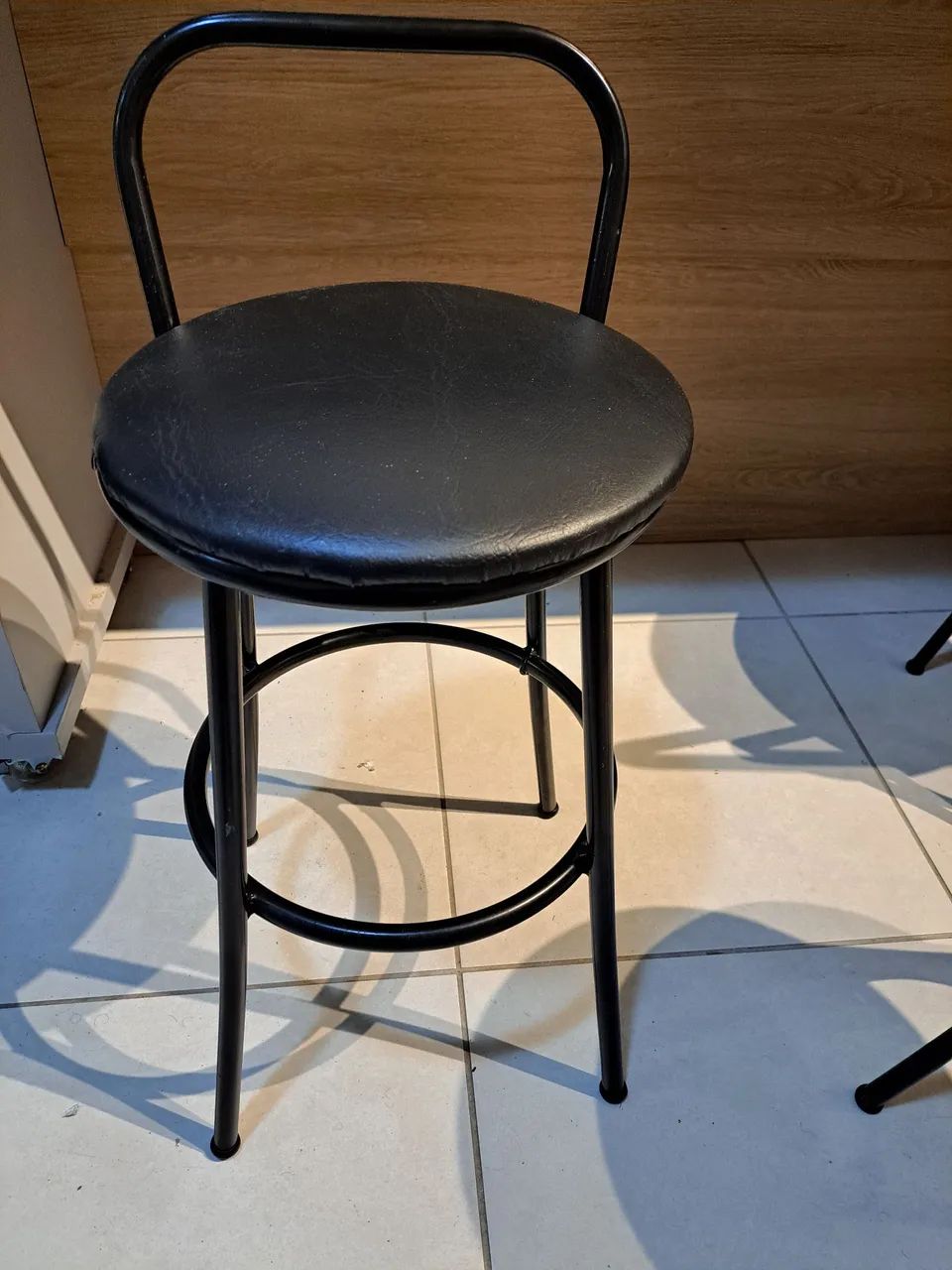 Kit com 3 banquetas estofadas pretas - Foto 3