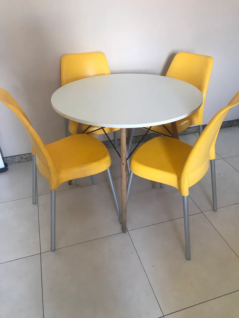 Mesa e cadeiras Tramontina 