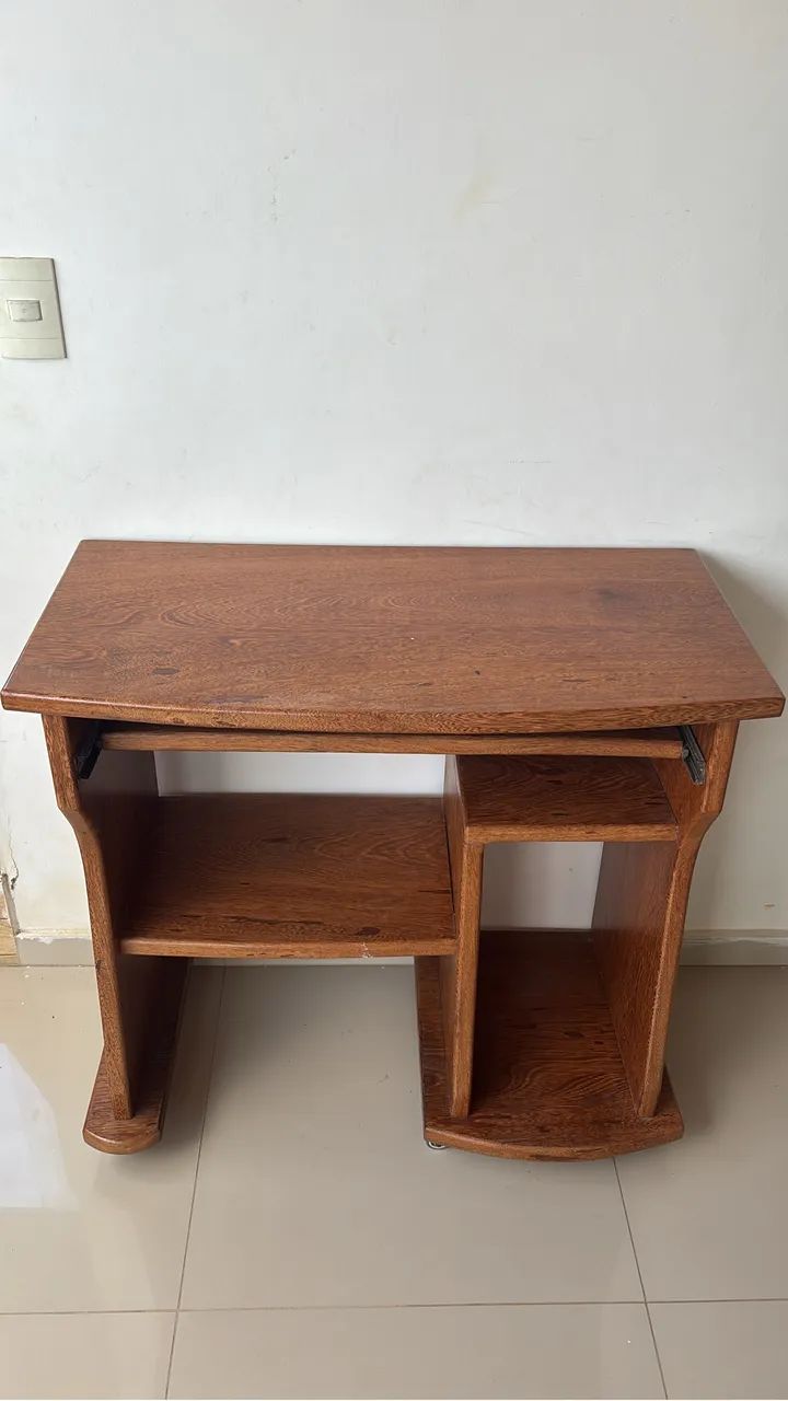 Escrivaninha/Mesa de madeira com rodinhas - Foto 3