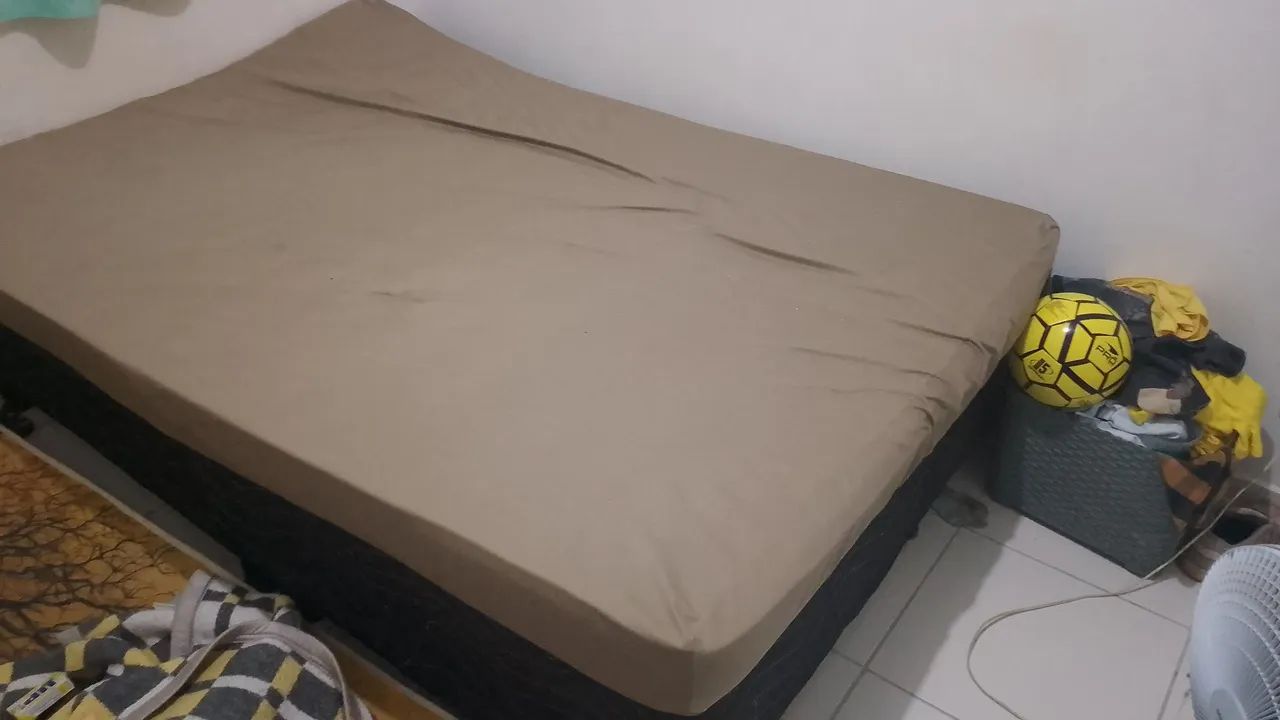 Cama e colchão de casado 