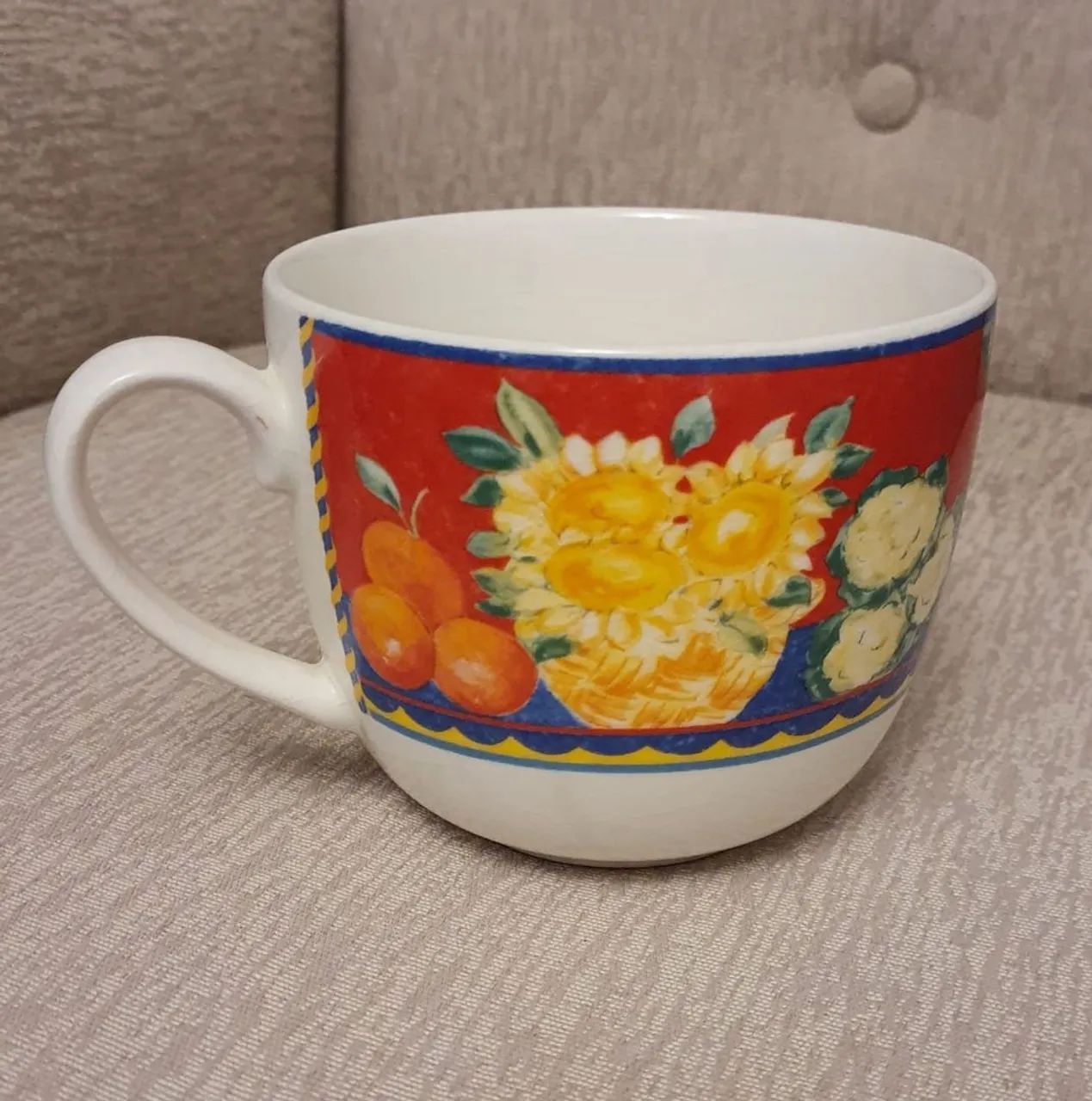 Xícara grande em porcelana Vista Alegre Portugal