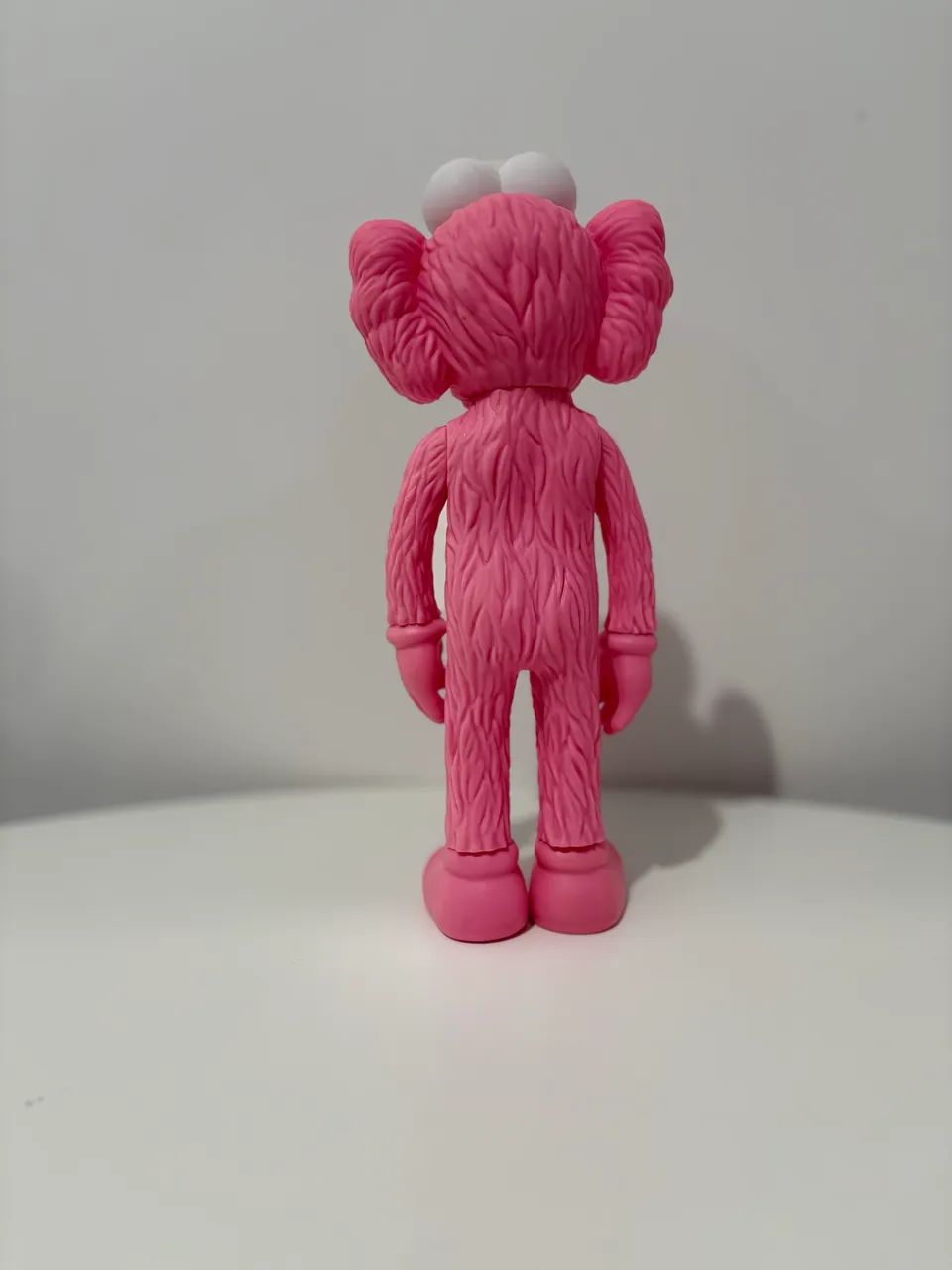 Boneco Decorativo Estilo KAWS Elmo 28cm | Colecionável  - Foto 5