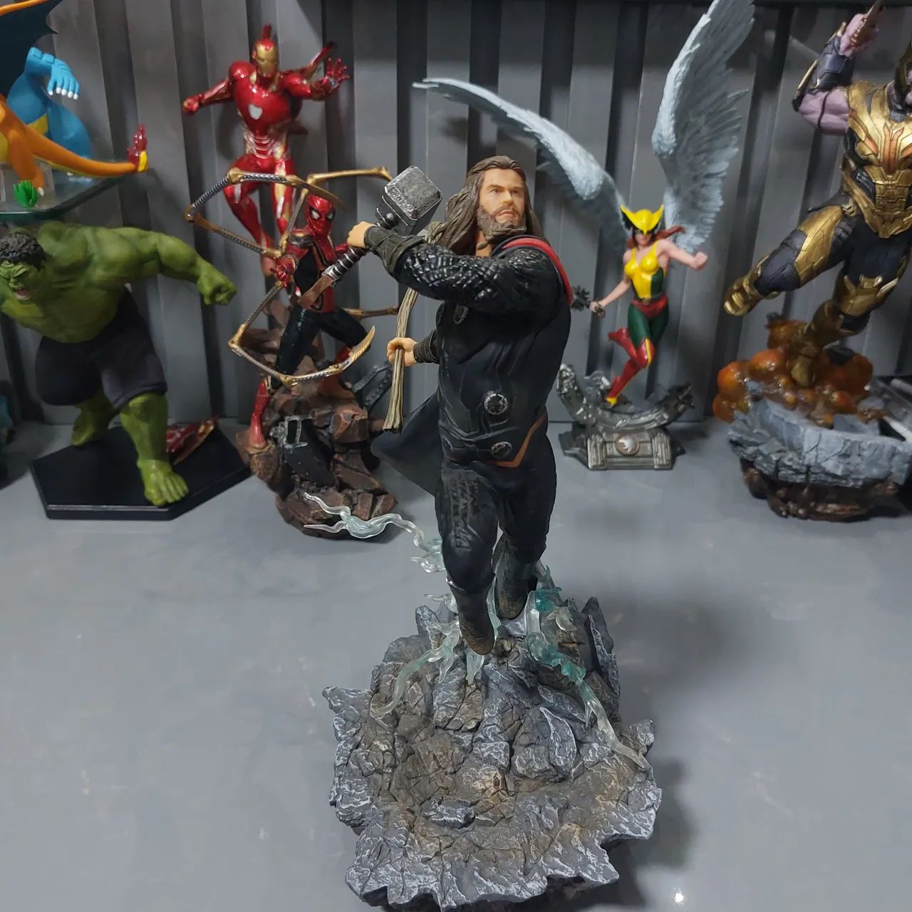 Estátua Thor- Vingadores iron Studios 1/10 (sem caixa)