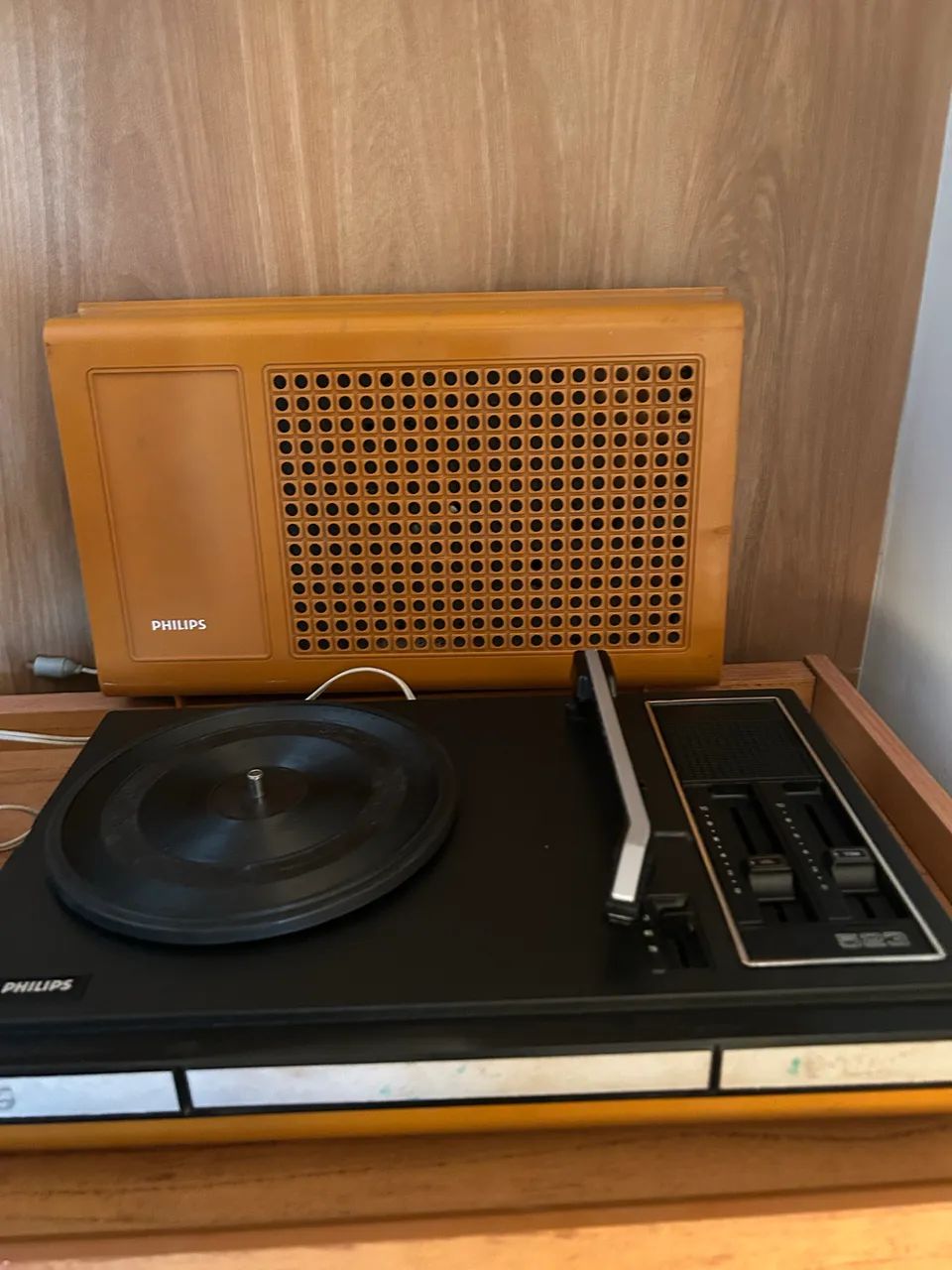 Vitrola Philips 623 para restauro