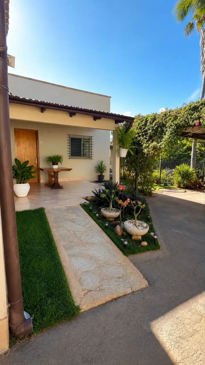 CASA ESPAÇOSA COM 675 m² DE LOTE | JARDIM TODOS OS SANTOS  SENADOR CANEDO
