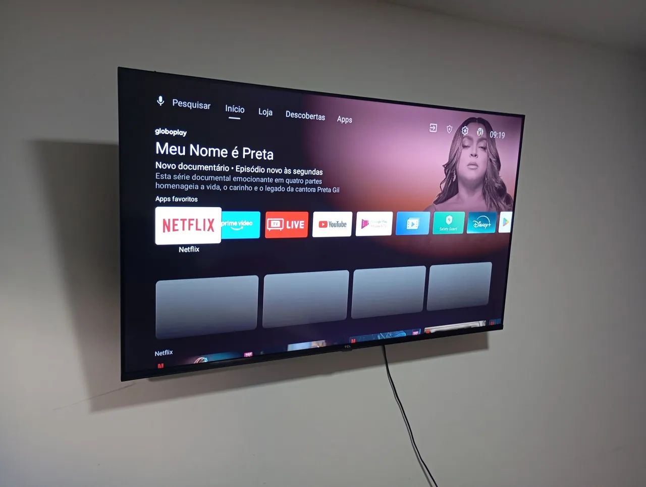 Combo TV e máquina de lavar roupa