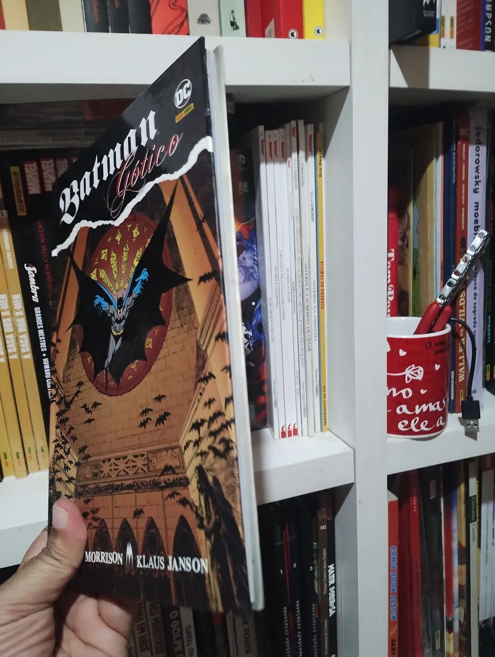 Batman Gótico de Grant Morrison capa dura - Foto 4